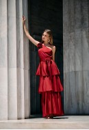 Φόρεμα maxi ασύμμετρο με βολάν Φόρεμα maxi ασύμμετρο με βολάν