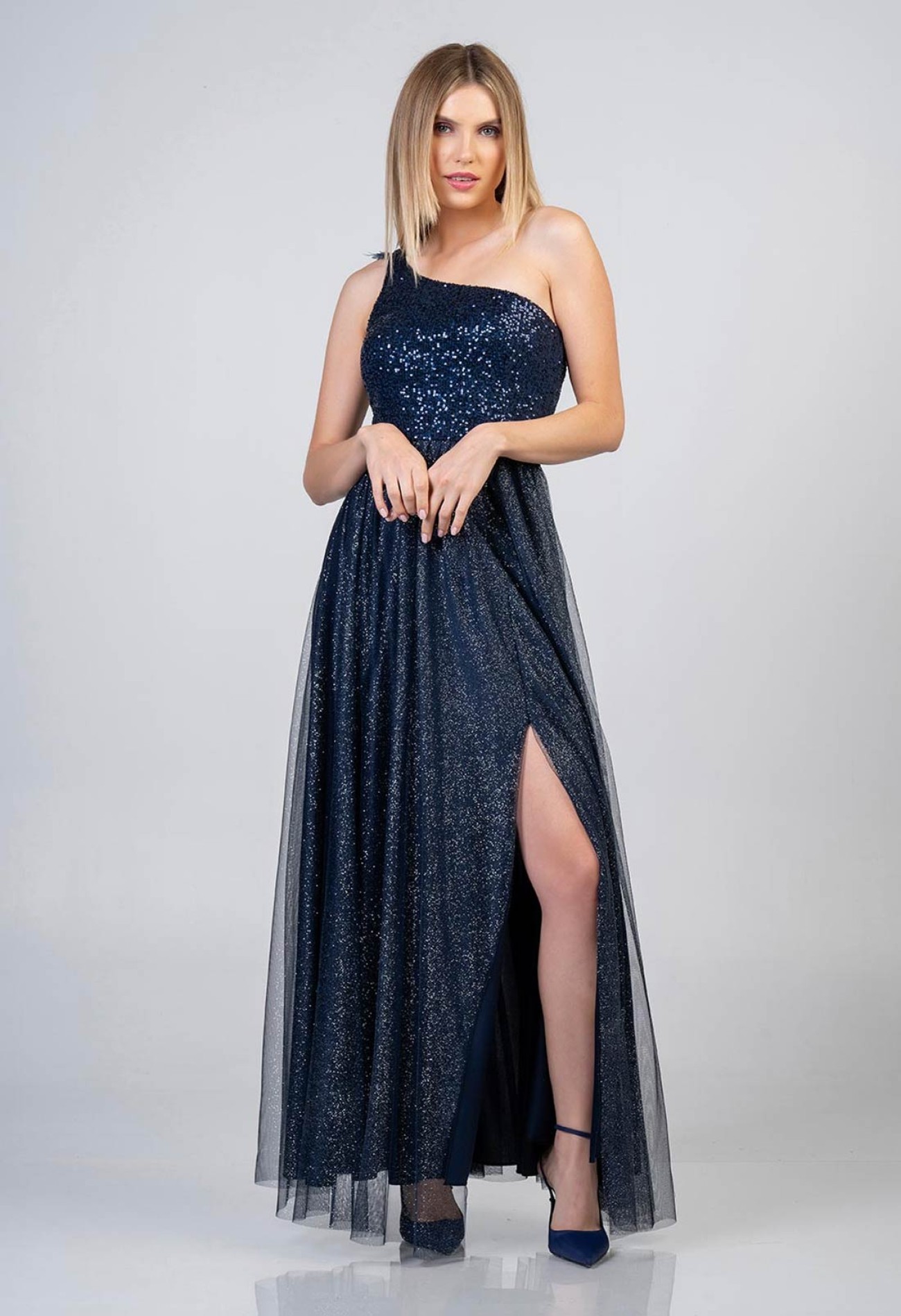 Φόρεμα maxi με glitter και πούπουλα Φόρεμα maxi με glitter και πούπουλα